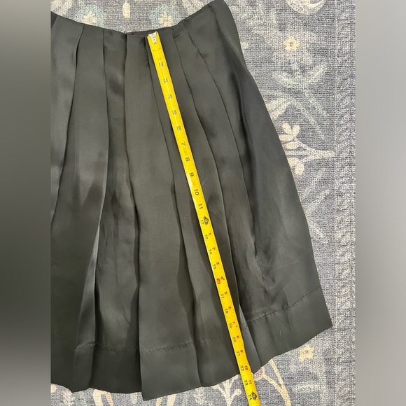 Kay Unger pleated black silk skirt - Picture 7 of 7